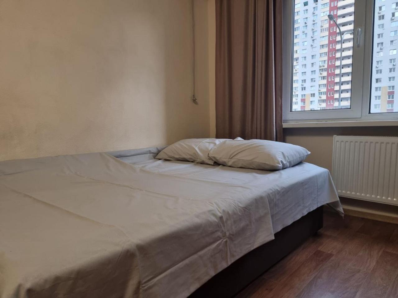 Apartment жк патриотика, метро позняки второй этаж Kyiv